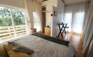 1 bedroom, Internet, bed sheets - Treehouse Charlie: Cute Cottage for Couples or Small Families (Ocracoke)