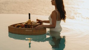 Kolam renang outdoor, dengan cabana (dengan biaya tambahan)