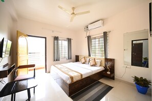 Standard Room | 1 bedroom, iron/ironing board, free WiFi, bed sheets