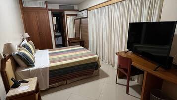 2 bilik tidur, peti besi dalam bilik, seterika/papan seterika