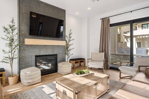 Smart-TV, videospill og bordtennis