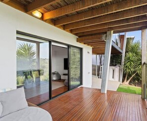 Terrace/patio - Villa Isola, Golf Course Views. (Cowes)