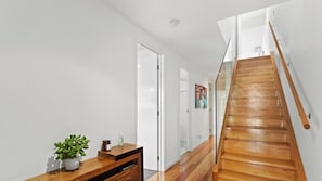 Interior - Villa Isola, Golf Course Views. (Cowes)