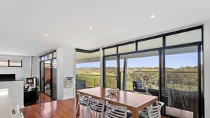 Interior - Villa Isola, Golf Course Views. (Cowes)