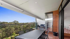 Outdoor dining - Villa Isola, Golf Course Views. (Cowes)