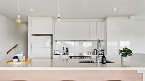 Private kitchen - Villa Isola, Golf Course Views. (Cowes)