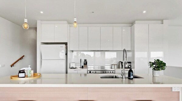 Coffee/tea maker, fridge, microwave, oven - Villa Isola, Golf Course Views. (Cowes)