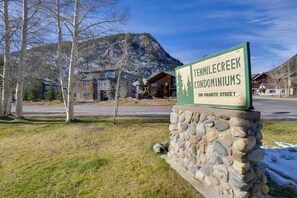 Property grounds - 2 Bd 1.5 Ba Condo close to main street in Frisco, CO! (Frisco)