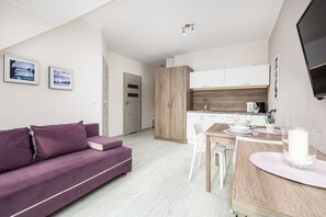 Leilighet, 1 soverom, balkong, ved stranden | Oppholdsområde