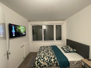 2 bedrooms, in-room safe, desk, iron/ironing board