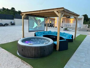 Bain à remous extérieur