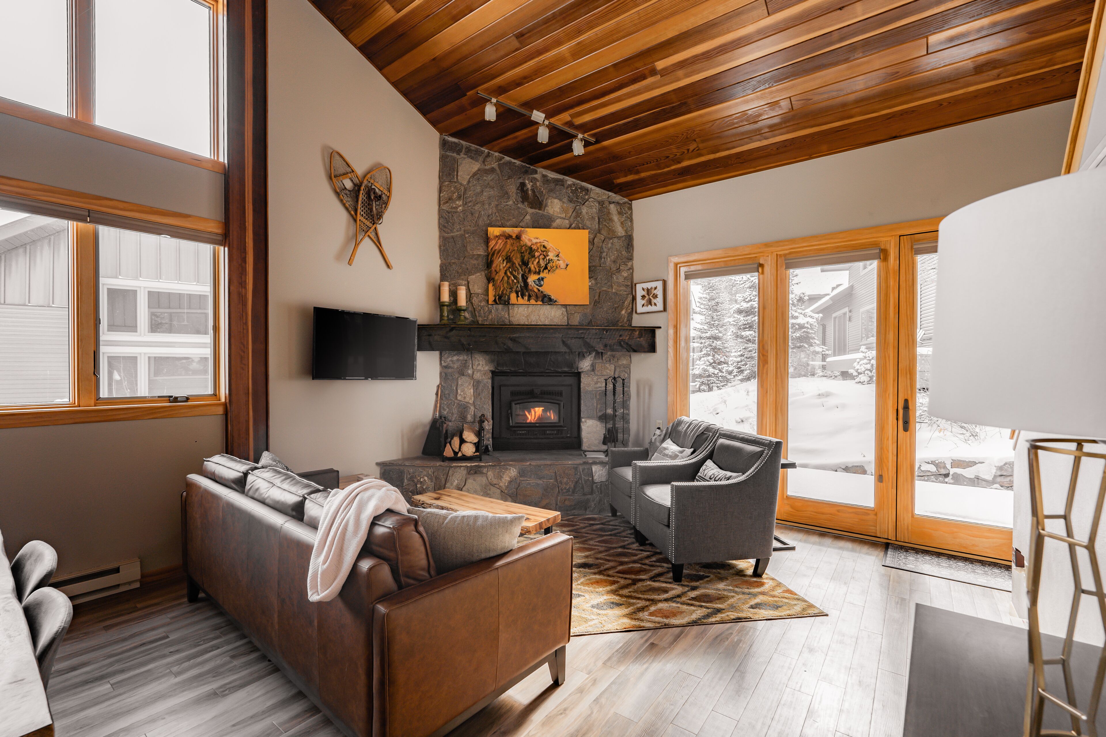 Ski In, Ski Out ᨒ  3BR Cozy Chalet with Fireplace