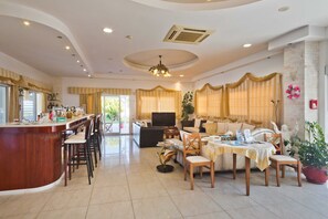 Bar (on property) - Royal Beach Karpathos (Karpathos)