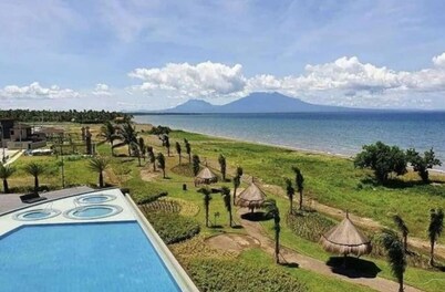 Cozy beach front home retreat. Pet and family friendly!