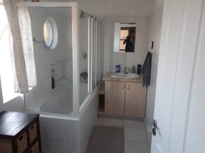 Bathroom - Waterfront UnitG8 Swakopmund

 (Swakopmund)