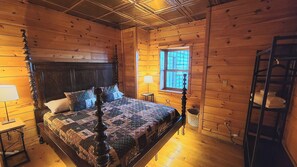 3 bedrooms, in-room safe, desk, free WiFi