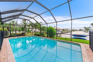 Et oppvarmet basseng