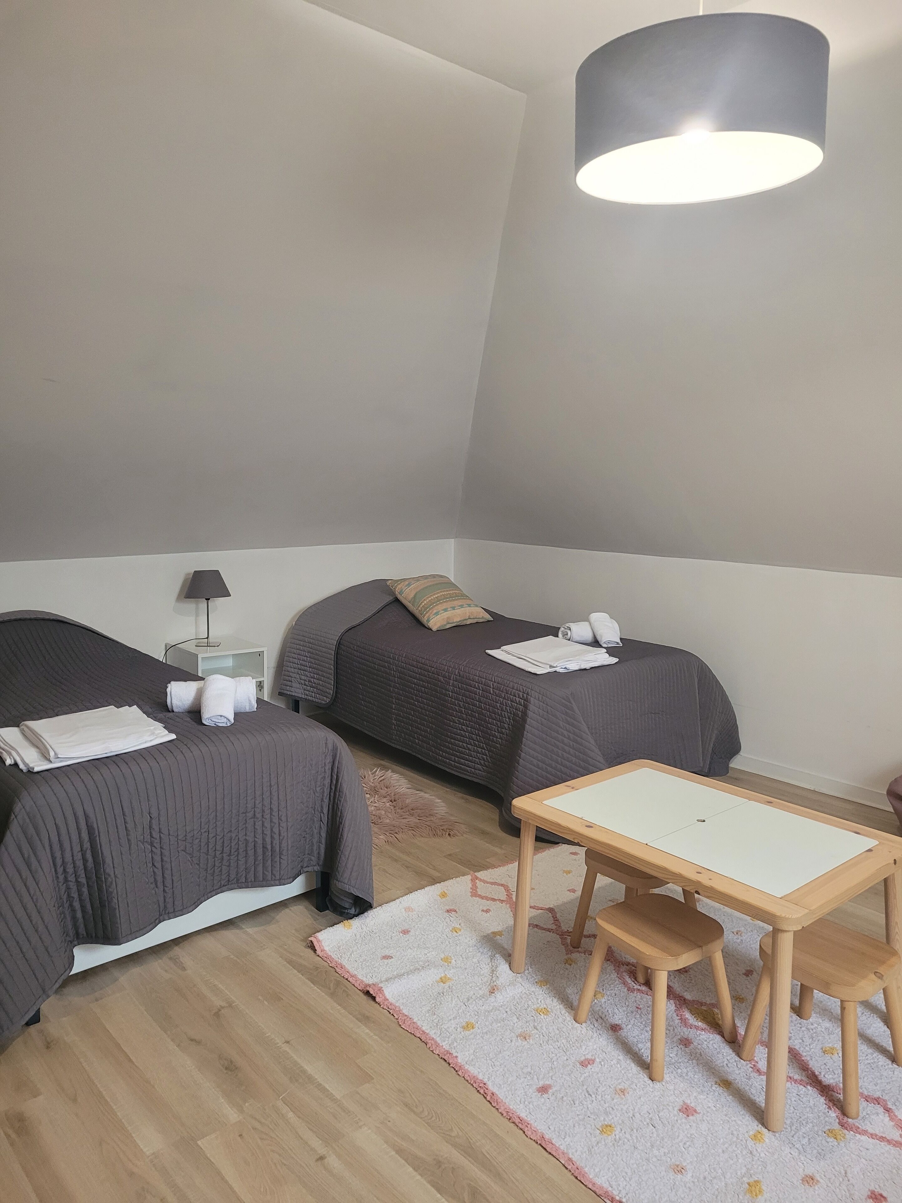 3 bedrooms, in-room safe, desk, iron/ironing board