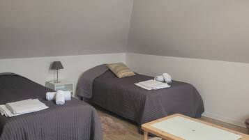 3 chambres, coffres-forts dans les chambres, bureau