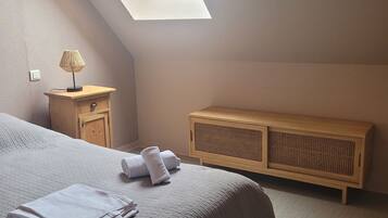 3 chambres, coffres-forts dans les chambres, bureau