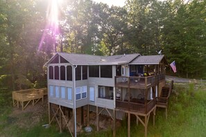 Exterior - Mountain View/Jacuzzi/ Fire pit/ Close to Downtown. Pet Friendly!  (Murphy)