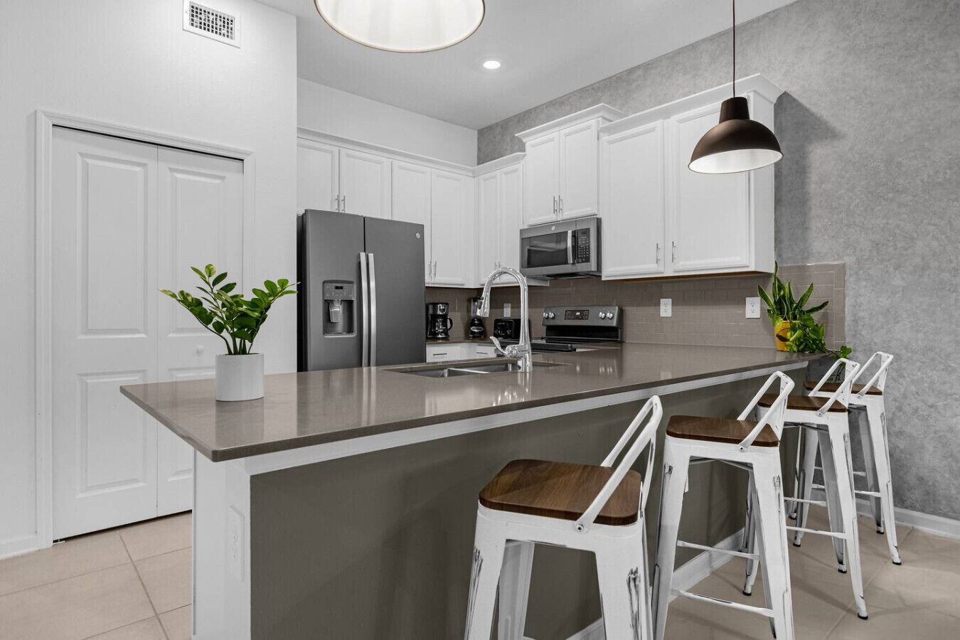 Refrigerador, microondas, parrilla de estufa y lavavajillas 