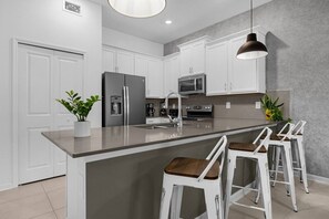 Fridge, microwave, stovetop, dishwasher