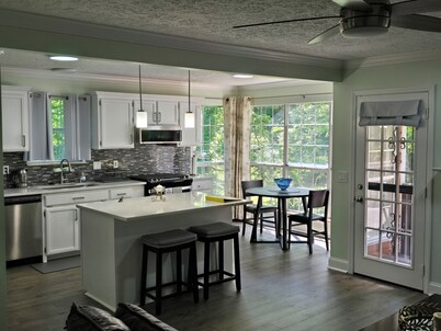 Cozy Private Retreat Near Airport and Downtown Nashville.