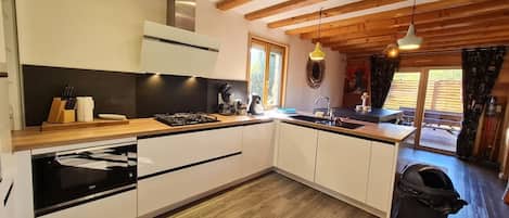 KĂŒhlschrank, Mikrowelle, Ofen, Herdplatte