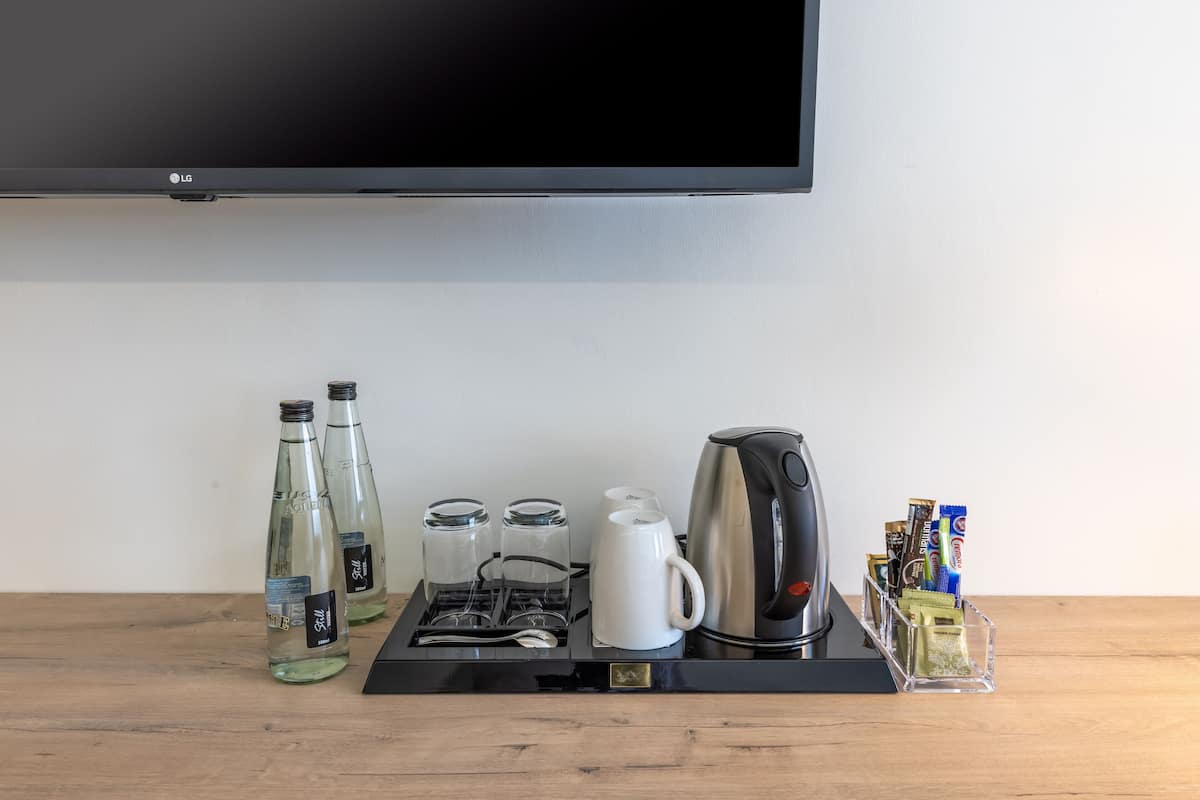 1 camera, una scrivania, Wi-Fi gratuito