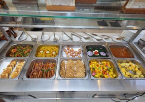 Café da manhã com buffet todos os dias mediante uma taxa