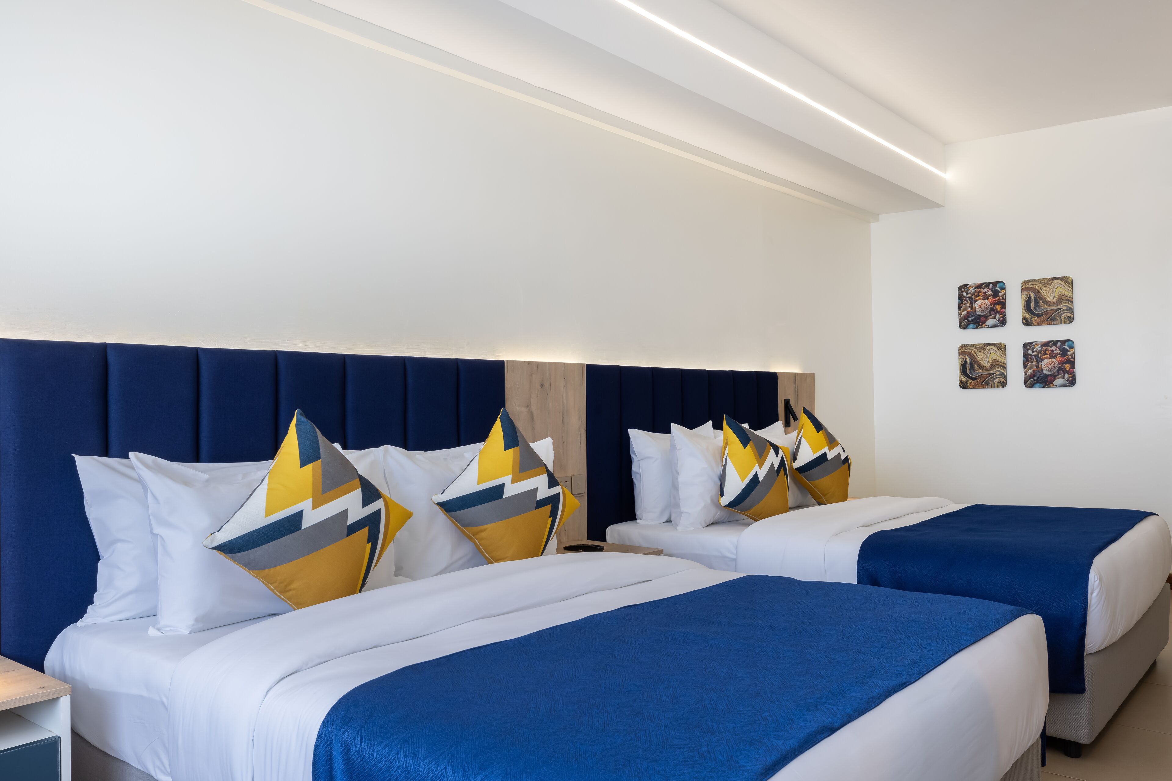 Rom – deluxe | 1 soverom, safe på rommet, skrivebord og blendingsgardiner