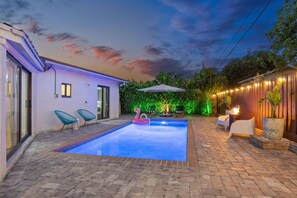 Outdoor pool - 8 Mins to Beach Front Promenade-Pool-King Bed-BBQ-Games (Pompano Beach)