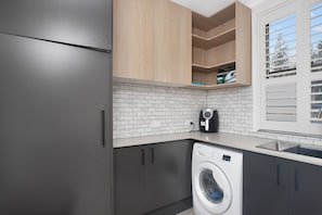 Interior - Eight76 Pacific - Modern Coastal Escape (Port Macquarie)
