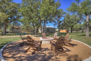 Property grounds - Weitz Haven: Pool, Hot-tub, More! (Fredericksburg)