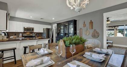 Weitz Getaway with Private Pool + Two Hot Tubs