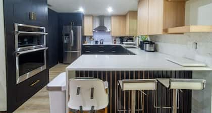 Family & Pet Friendly Home in Boca Raton w fenced backyard, jacuzzi & playground