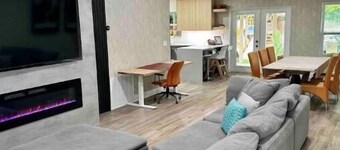 Family & Pet Friendly Home in Boca Raton w fenced backyard, jacuzzi & playground