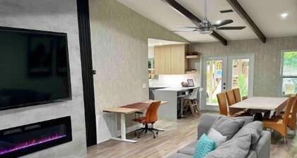 Family & Pet Friendly Home in Boca Raton w fenced backyard, jacuzzi & playground