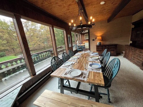 Pine Grove Retreat- True Mtn. Chalet near 7 Springs, Falling Water, & Ohiopyle