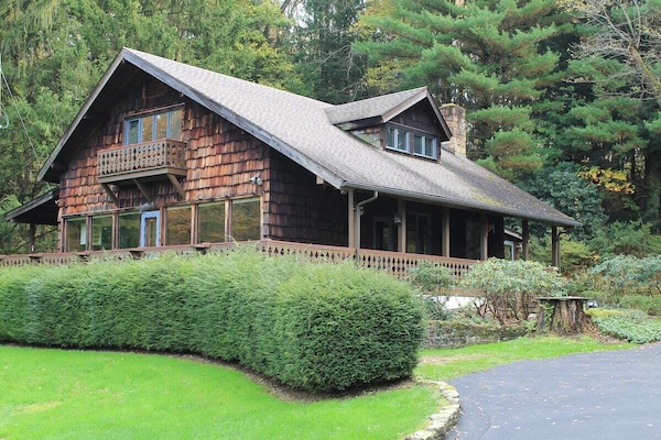Welcome to Pine Grove Retreat, a true mountain chalet in the Laurel Highlands