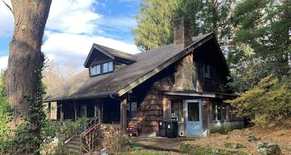 Pine Grove Retreat- True Mtn. Chalet near 7 Springs, Falling Water, & Ohiopyle