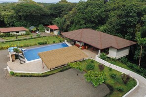 Pool - King Suite in Playa Coyote, King Suite just steps from pool with swim up bar! (San Francisco de Coyote)