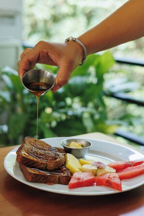 Free breakfast - King Suite with private rooftop terrace in Playa Coyote, King Suite with private rooftop terrace and (Bejuco)