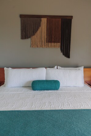 5 bedrooms, WiFi, bed sheets, wheelchair access - 6 room villa with rooftop terrace in Playa Coyote, Six room villa with pool, bar, and restaurant. Oc (San Francisco de Coyote)