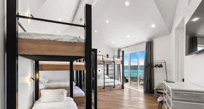Monster Mansion, Pool-Sports Court-Theater Sleeps 83