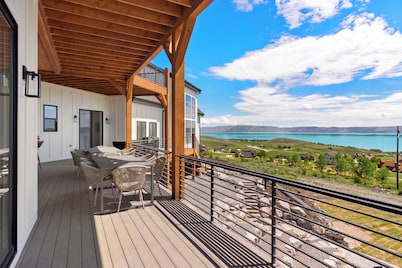 Monster Mansion, Pool-Sports Court-Theater Sleeps 83