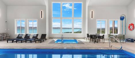 Piscina interna, piscina aquecida