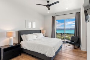 9 bedrooms, free WiFi, bed sheets, wheelchair access