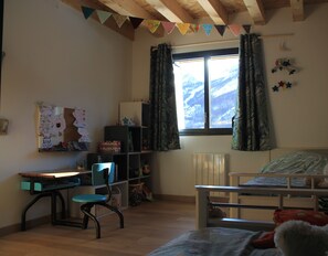 5 bedrooms, iron/ironing board, travel cot, free WiFi - Loue Maison Individuelle - Proche du Village & Pistes - 5 Chambres, 12 Couchages (Le Monêtier-les-Bains)